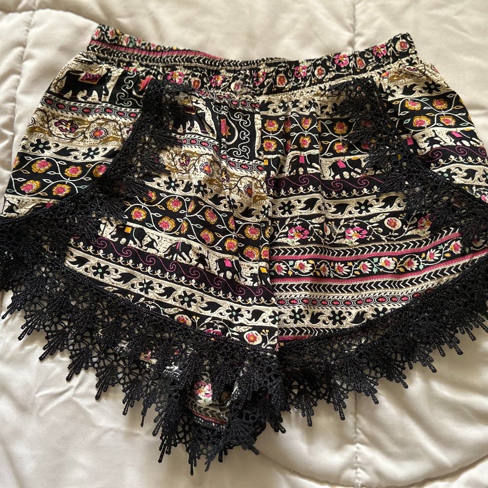 Girl Revolution, S, Short Floral Shorts